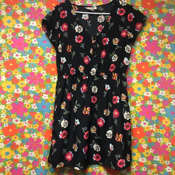 Tucker Dresses & Skirts - 🌼Tucker for Target Floral Dress🌼